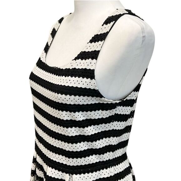 ELLE Black White Eyelet Fit & Flare Mini Dress Striped Sleeveless Stretchy 10 - Picture 4 of 14